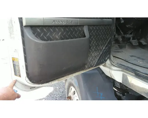 MACK CXU 2007-2019 DOOR ASSEMBLY, FRONT