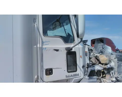 MACK CXU 2007-2019 DOOR ASSEMBLY, FRONT