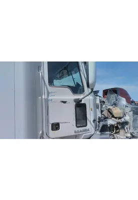 MACK CXU 2007-2019 DOOR ASSEMBLY, FRONT