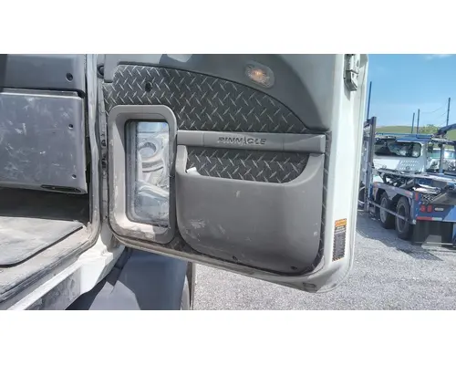 MACK CXU 2007-2019 DOOR ASSEMBLY, FRONT