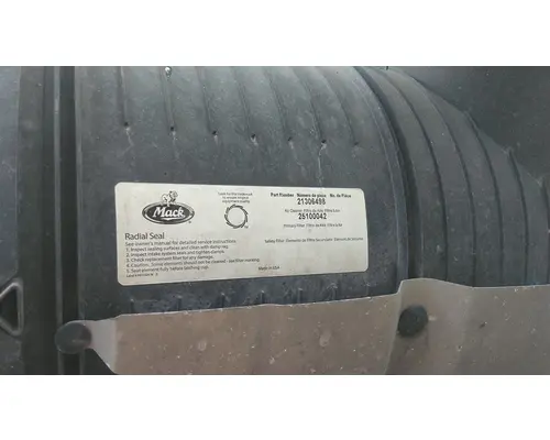 MACK CXU612 AIR CLEANER
