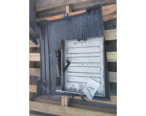 MACK CXU612 BATTERY BOX COVER