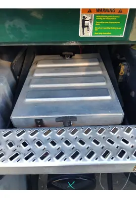 MACK CXU612 BATTERY BOX COVER