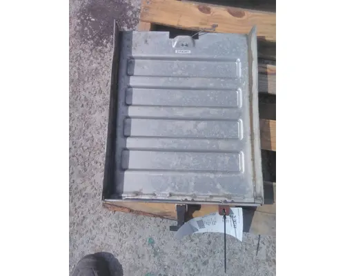 MACK CXU612 BATTERY BOX COVER