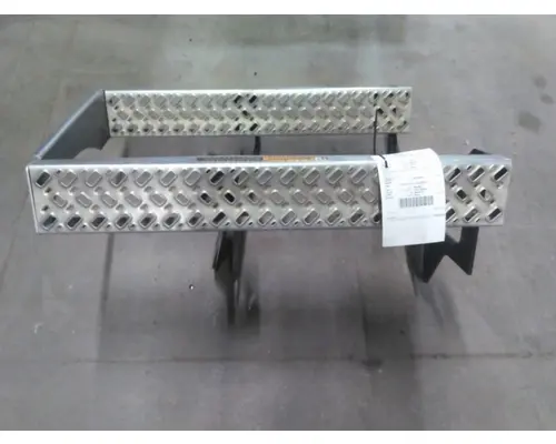 MACK CXU612 BATTERY BOX STEP