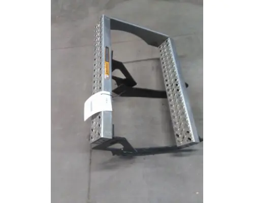 MACK CXU612 BATTERY BOX STEP