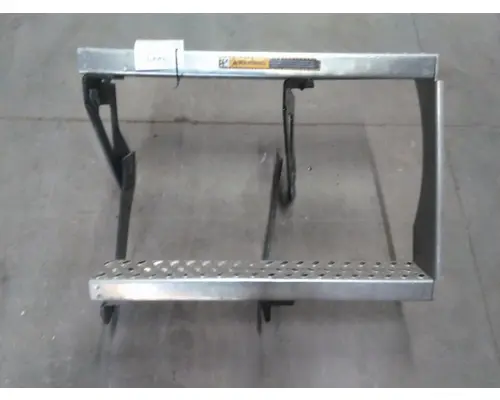 MACK CXU612 BATTERY BOX STEP
