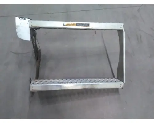 MACK CXU612 BATTERY BOX STEP