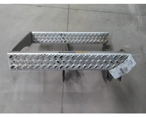 MACK CXU612 BATTERY BOX STEP