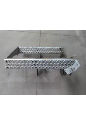 MACK CXU612 BATTERY BOX STEP