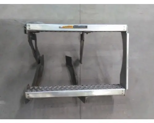 MACK CXU612 BATTERY BOX STEP