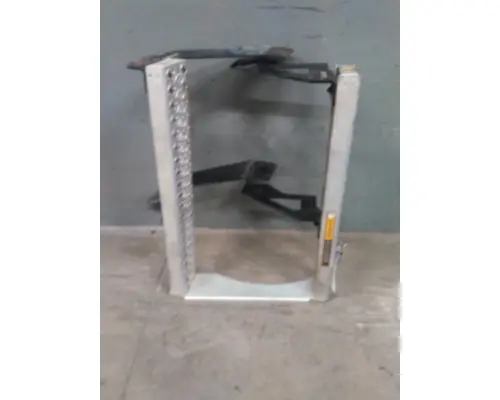 MACK CXU612 BATTERY BOX STEP