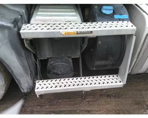 MACK CXU612 BATTERY BOX