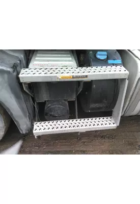 MACK CXU612 BATTERY BOX