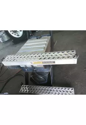 MACK CXU612 BATTERY BOX