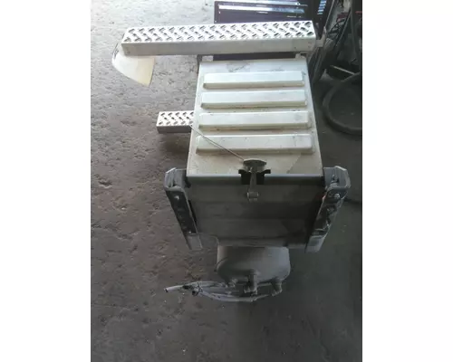 MACK CXU612 BATTERY BOX