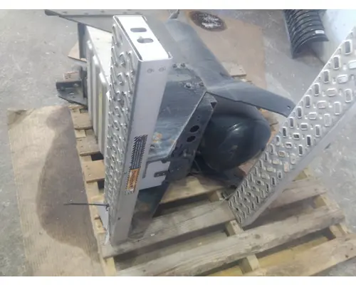 MACK CXU612 BATTERY BOX