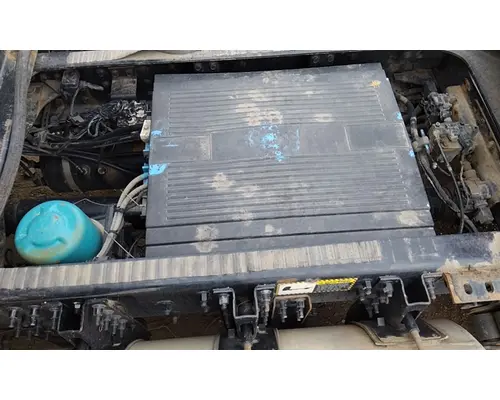 MACK CXU612 BATTERY BOX