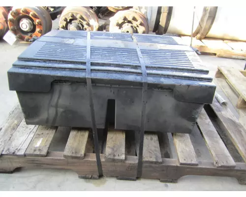 MACK CXU612 BATTERY BOX