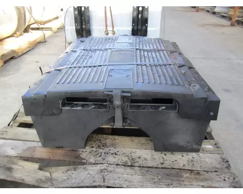 MACK CXU612 BATTERY BOX