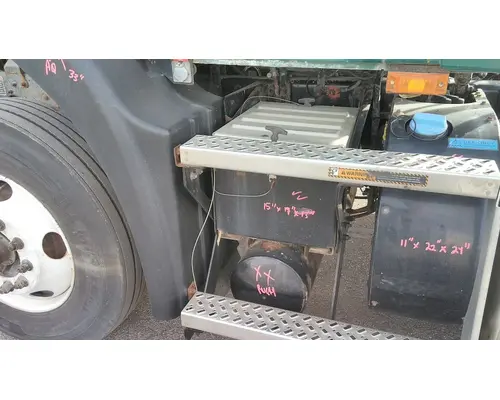 MACK CXU612 BATTERY BOX
