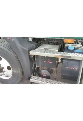 MACK CXU612 BATTERY BOX
