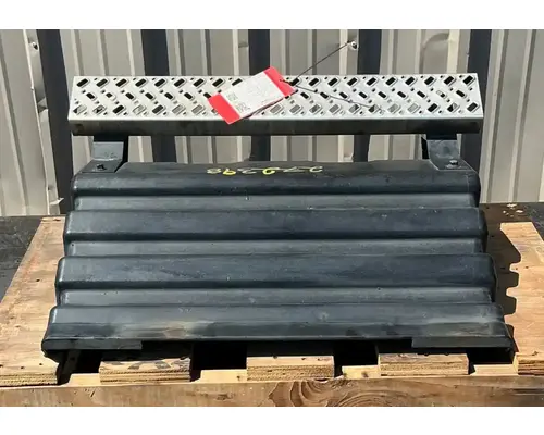 MACK CXU612 Battery BoxTray