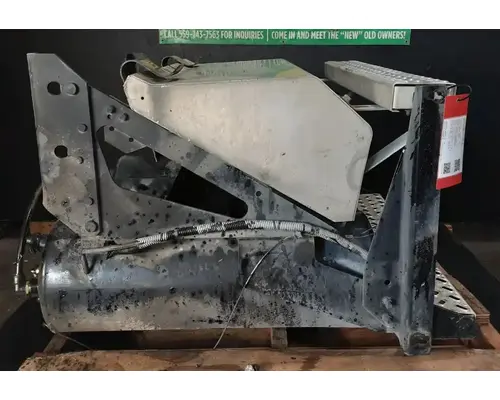 MACK CXU612 Battery BoxTray