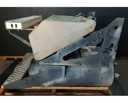 MACK CXU612 Battery BoxTray