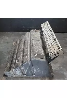 MACK CXU612 Battery Box/Tray