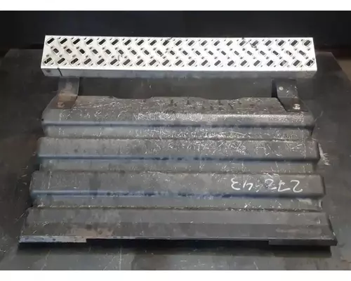 MACK CXU612 Battery BoxTray