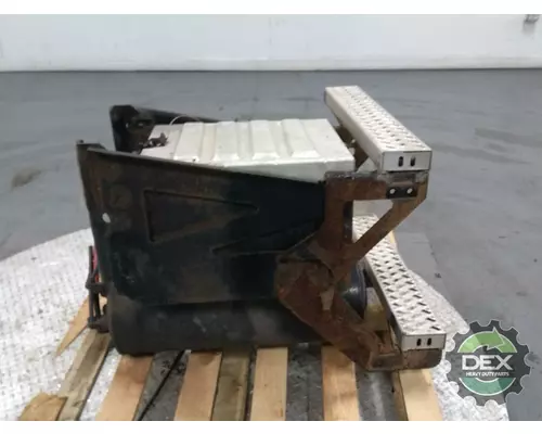 MACK CXU612 Battery Box