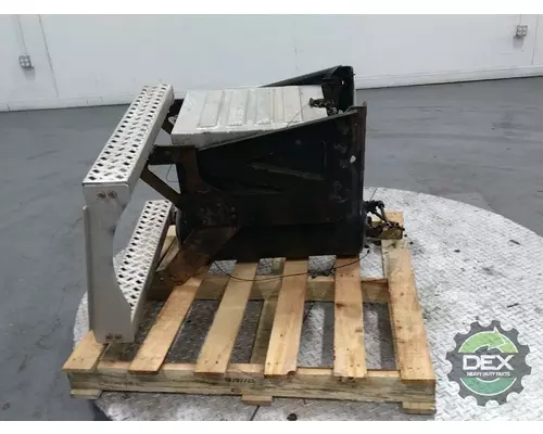MACK CXU612 Battery Box