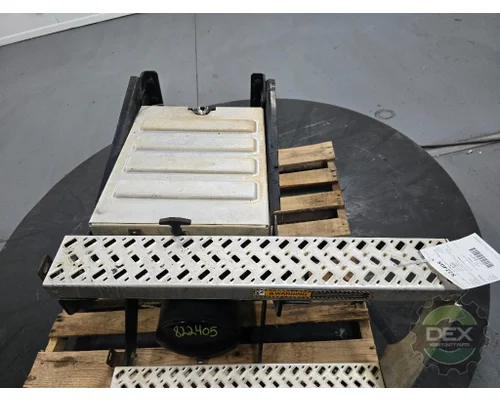 MACK CXU612 Battery Box