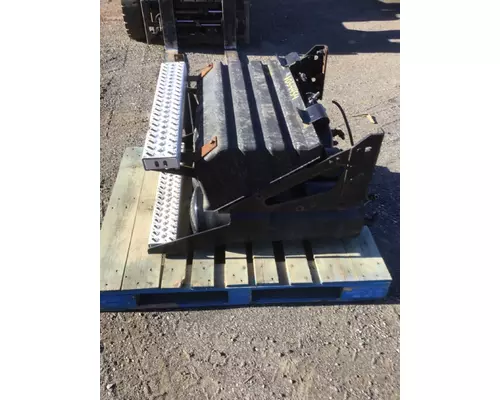 MACK CXU612 Battery Box