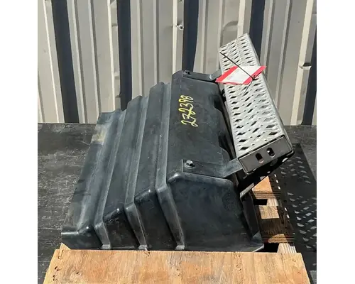 MACK CXU612 Battery Boxes