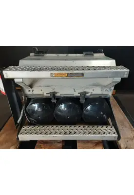 MACK CXU612 Battery Boxes