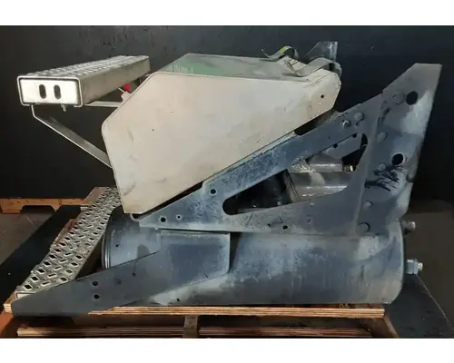 MACK CXU612 Battery Boxes