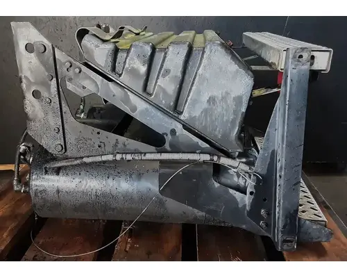 MACK CXU612 Battery Boxes