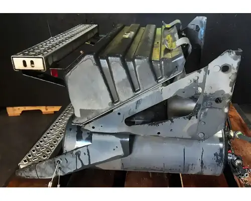 MACK CXU612 Battery Boxes