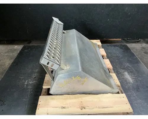 MACK CXU612 Battery Boxes