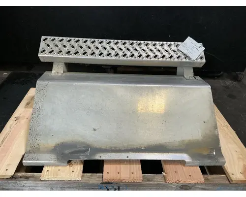 MACK CXU612 Battery Boxes