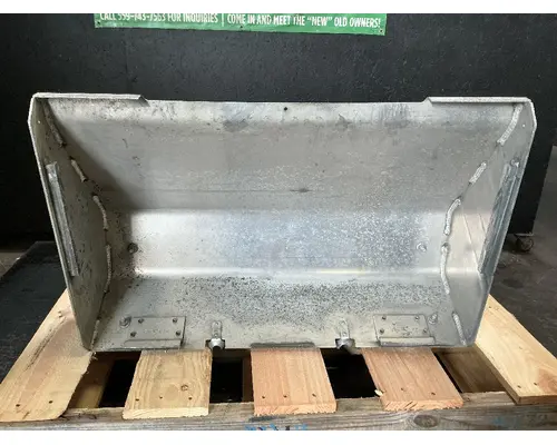 MACK CXU612 Battery Boxes