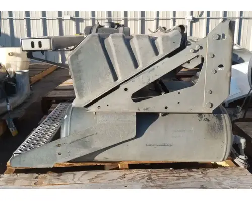 MACK CXU612 Battery Boxes