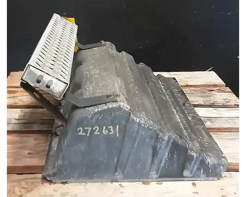 MACK CXU612 Battery Boxes