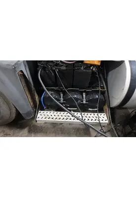 MACK CXU612 Battery Tray
