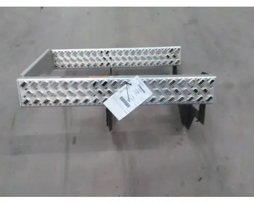 MACK CXU612 CAB STEP