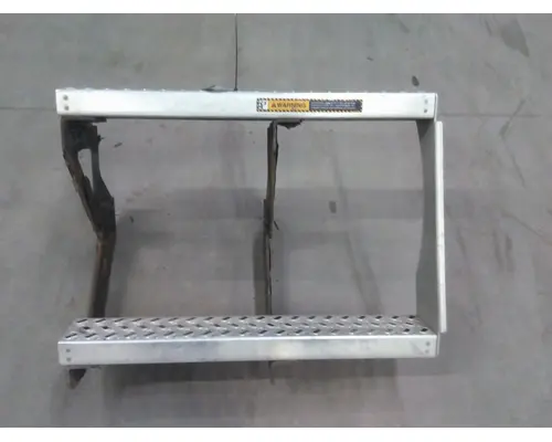 MACK CXU612 CAB STEP