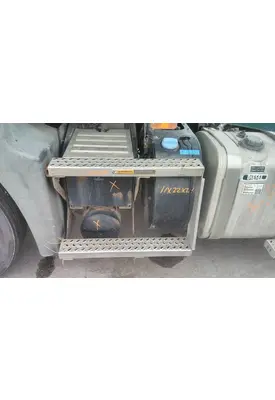 MACK CXU612 CAB STEP