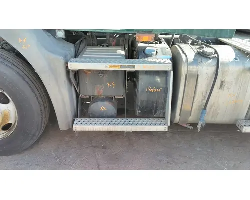 MACK CXU612 CAB STEP